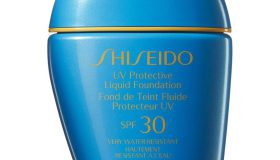 Sun-touched Make-up mit vor UV Strahlen schützender flüssiger Foundation von Shiseido