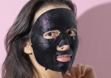 schwarze Gesichtsmaske