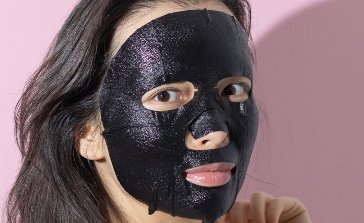 schwarze Gesichtsmaske